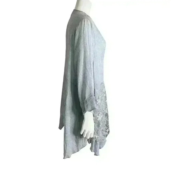 Pretty Angel Gray Lace Embriudered Handkerchief Boho Blouse Size Medium - Picture 3 of 14